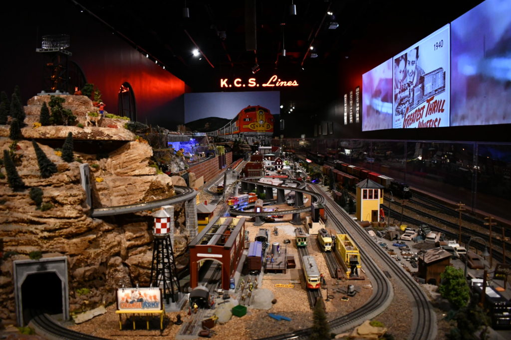 Model Train Gallery Layout