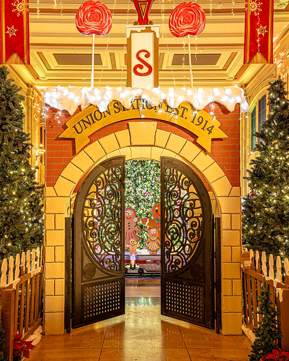 Entrance to the Mini Train Ride inside of Holiday Reflections.